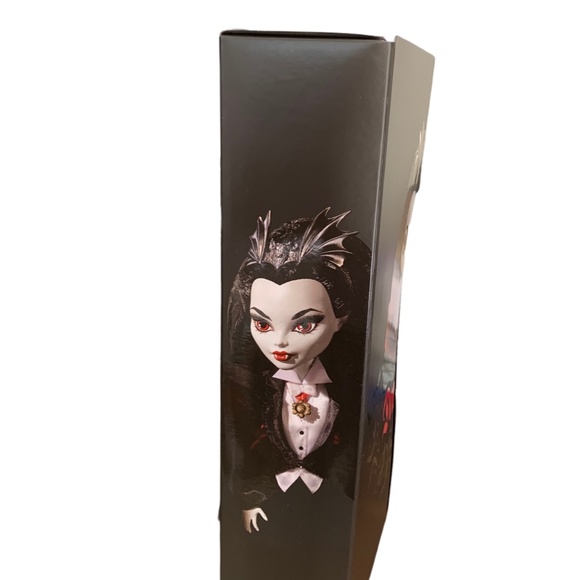 Monster High Skullector Draculaura Doll - Picture 7 of 7